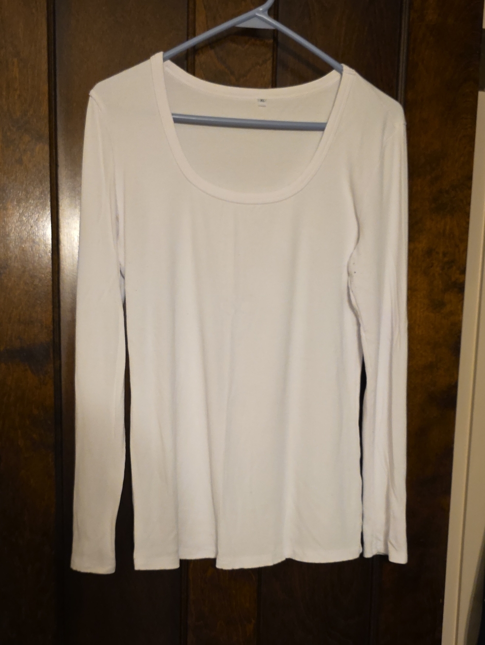 Women’s White Long-Sleeve Scoop Neck Top